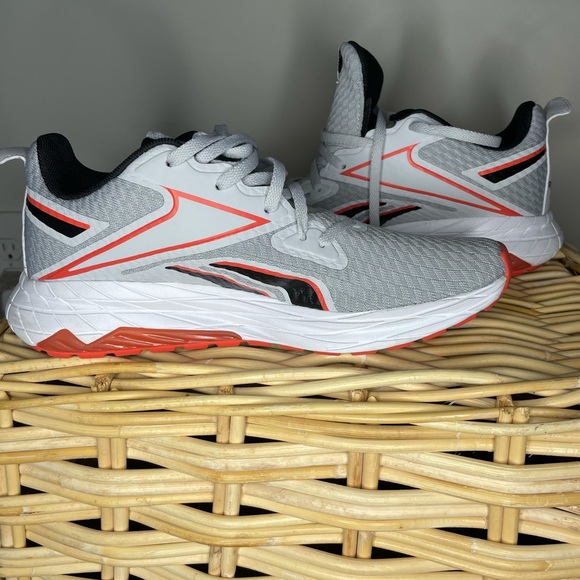 Reebok - Picture 3 of 7